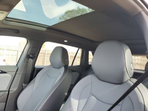 New 2026 Volkswagen Tiguan SE R-Line FWD image 18
