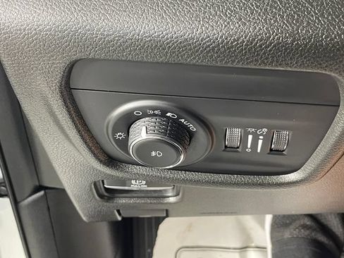 Used 2022 Jeep Grand Cherokee L Limited AWD/4WD image 16