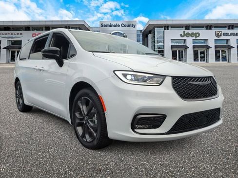 New 2026 Chrysler Pacifica Select FWD image 2