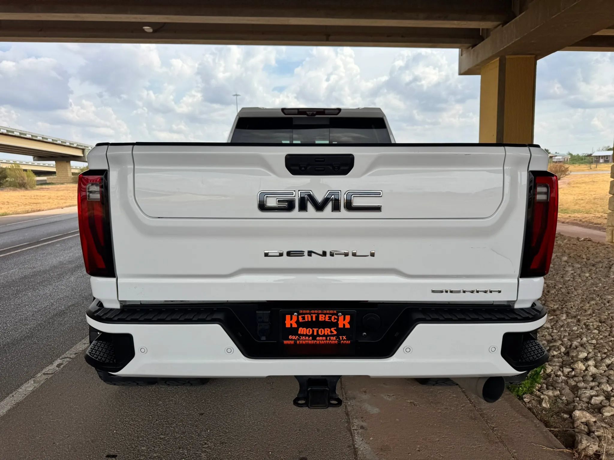Used 2024 GMC Sierra 3500 Denali Ultimate AWD/4WD image 4