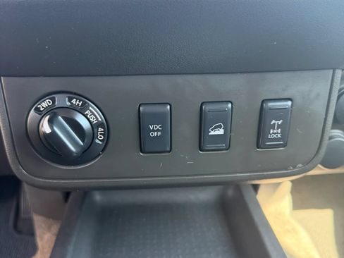 Used 2011 Nissan Frontier PRO-4X AWD/4WD image 25