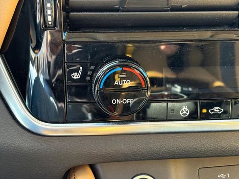 Used 2023 Nissan Rogue Platinum AWD/4WD image 13