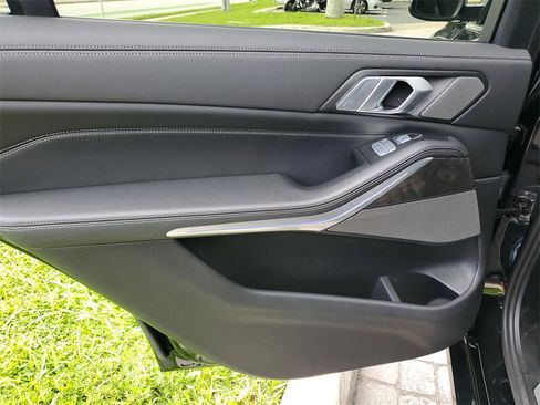 Used 2023 BMW X7 xDrive40i w/ Premium Package image 11