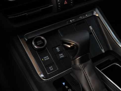 Used 2025 Lexus GX 550 w/ Accessory Package (2T) image 39