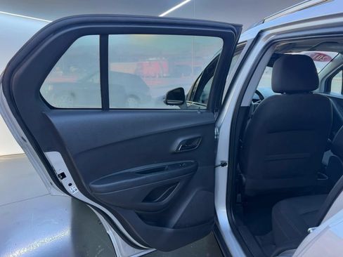 Used 2017 Chevrolet Trax LT FWD image 15