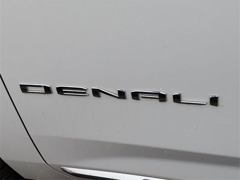 Used 2023 GMC Yukon Denali image 5