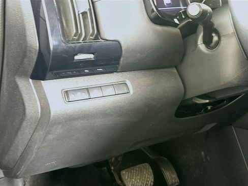 Used 2025 Nissan Pathfinder SV AWD/4WD image 17