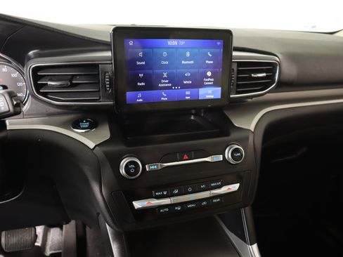 Used 2020 Ford Explorer XLT w/ Equipment Group 202A image 5