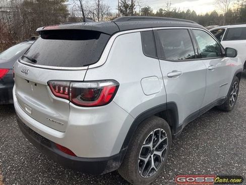 Used 2025 Jeep Compass Limited image 3