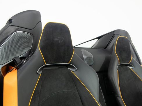 Used 2025 McLaren Artura Spider RWD image 34