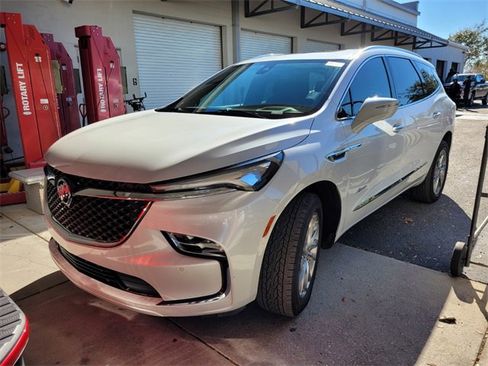 Used 2022 Buick Enclave Avenir w/ Avenir Technology Package image 2
