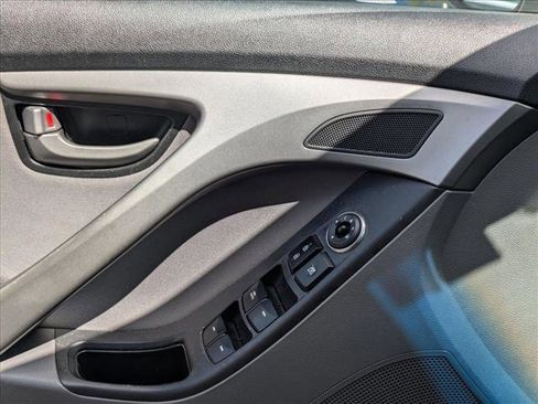 Used 2016 Hyundai Elantra SE w/ Option Group 02 image 2