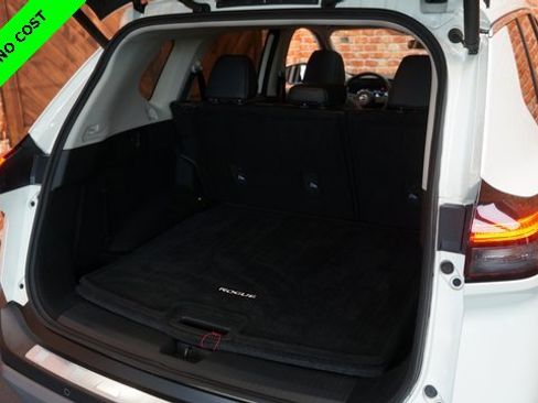 Used 2022 Nissan Rogue SV w/ SV Premium Package image 42