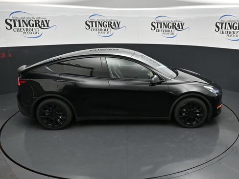 Used 2022 Tesla Model Y Long Range AWD/4WD image 25