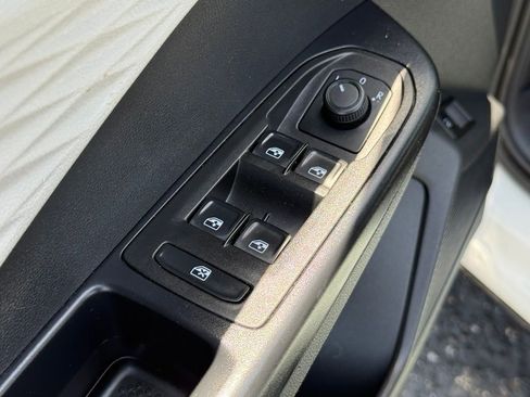 Used 2024 Volkswagen Taos S FWD image 13