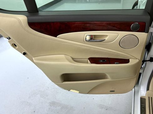 Used 2011 Lexus LS 460 image 20