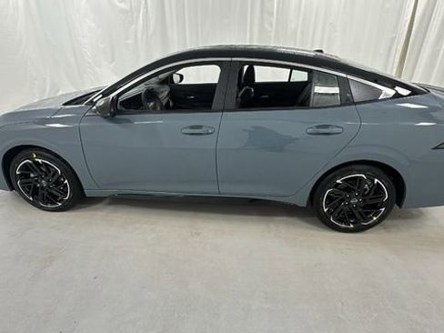 New 2026 Nissan Sentra SR w/ SR Premium Package FWD image 6