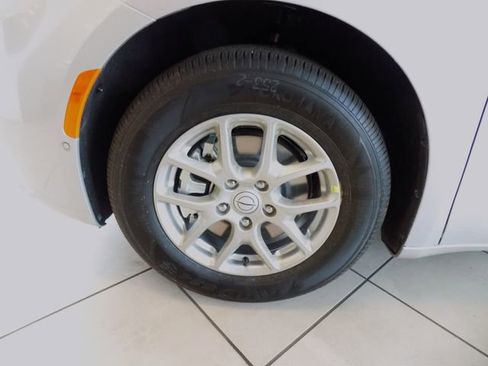 New 2026 Chrysler Pacifica Select FWD image 10