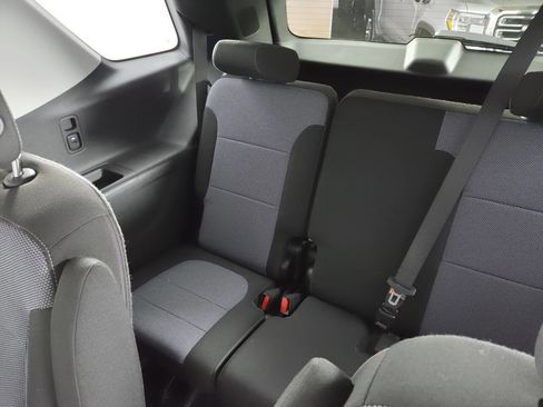 Used 2018 Chevrolet Traverse LT FWD image 25
