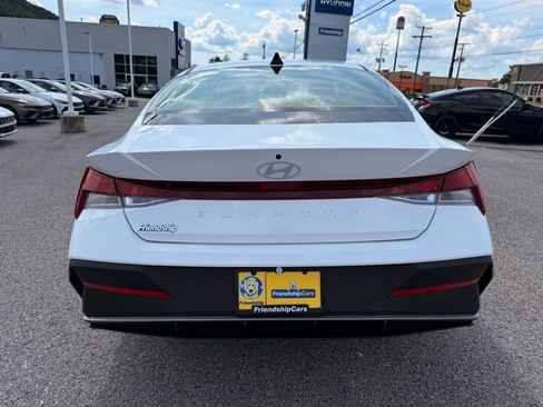 New 2025 Hyundai Elantra SE image 13
