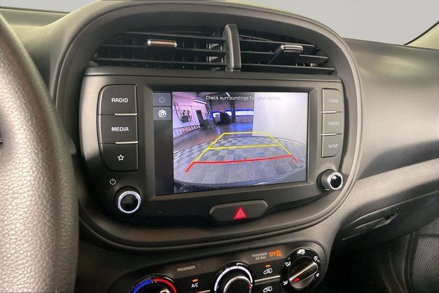 Used 2025 Kia Soul LX w/ LX Technology Package FWD image 11