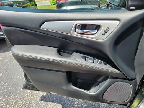 Used 2019 Nissan Pathfinder SL AWD/4WD image 24