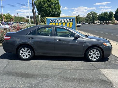 Used 2009 Toyota Camry XLE FWD image 2