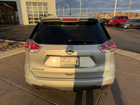 Used 2016 Nissan Rogue SV image 11