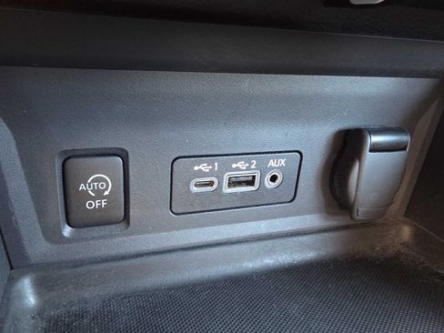 Used 2025 Nissan Sentra SR FWD image 19