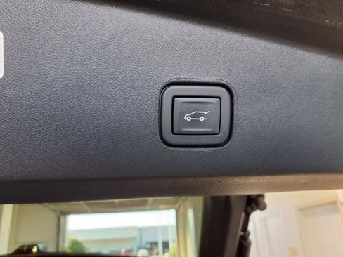 Used 2025 Cadillac Lyriq Luxury RWD image 24
