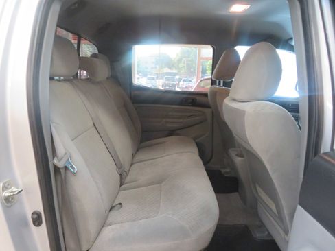 Used 2010 Toyota Tacoma PreRunner image 23