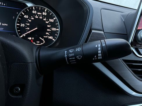 Used 2025 Nissan Altima 2.5 SV image 35