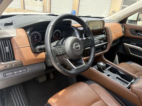 Used 2023 Nissan Pathfinder Platinum w/ Cargo Package FWD image 16