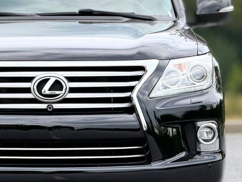 Used 2015 Lexus LX 570 4WD w/ Luxury Package image 14