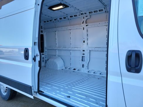 Used 2025 RAM ProMaster 2500 w/ Premium Convenience Group FWD image 15