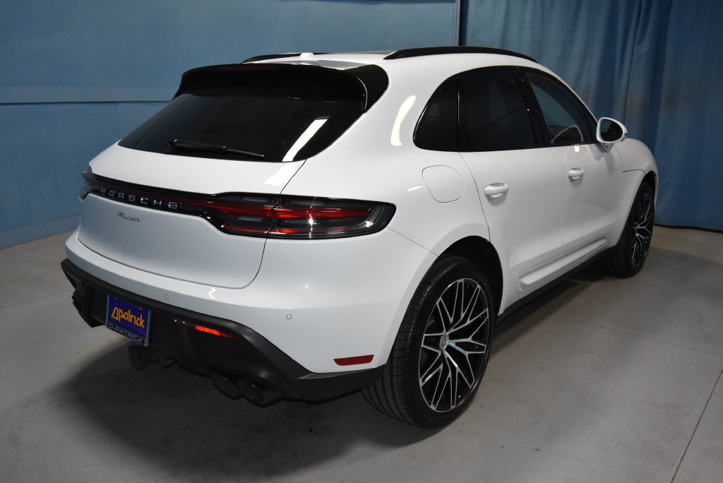 Certified 2026 Porsche Macan AWD/4WD image 30