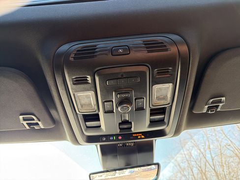 Used 2023 GMC Yukon Denali Ultimate image 18