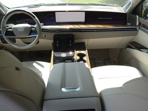 Certified 2026 Cadillac Escalade Platinum Sport AWD/4WD image 16