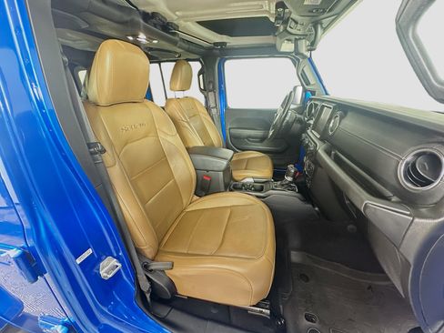 Used 2023 Jeep Wrangler Unlimited Sahara w/ Cold Weather Group AWD/4WD image 30