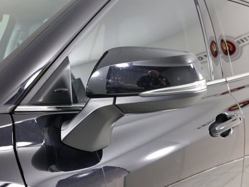 Used 2020 Toyota Highlander XLE image 60