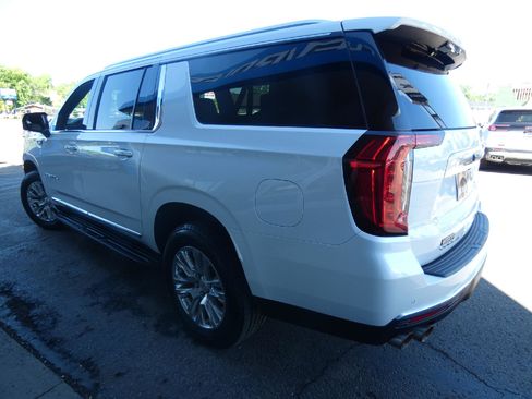 Used 2024 GMC Yukon XL Denali AWD/4WD image 11
