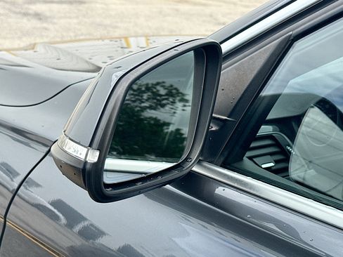 Used 2018 BMW 330i xDrive Sedan w/ Premium Package image 11