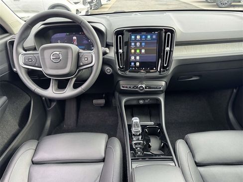 Used 2025 Volvo XC40 B5 Plus image 11