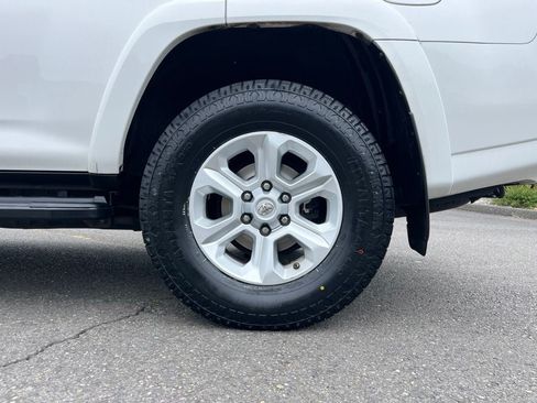 Used 2014 Toyota 4Runner SR5 AWD/4WD image 11