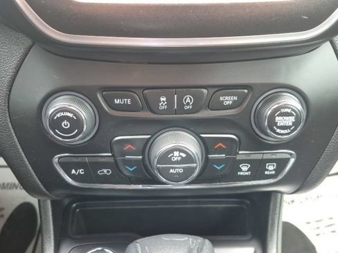 Used 2020 Jeep Cherokee Trailhawk w/ Comfort/Convenience Group AWD/4WD image 28