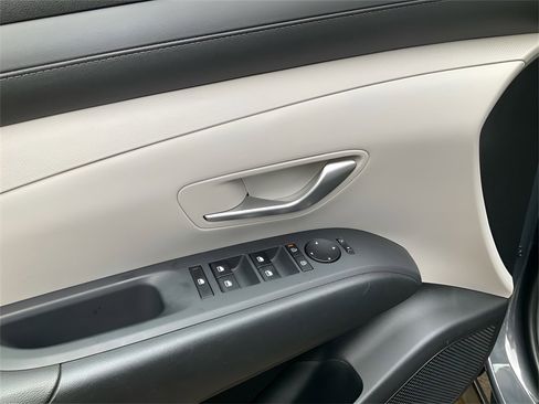 Certified 2025 Hyundai Tucson SE image 17