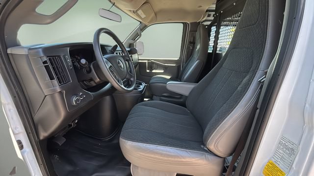 Used 2025 GMC Savana 2500 w/ Driver Convenience Package RWD image 22