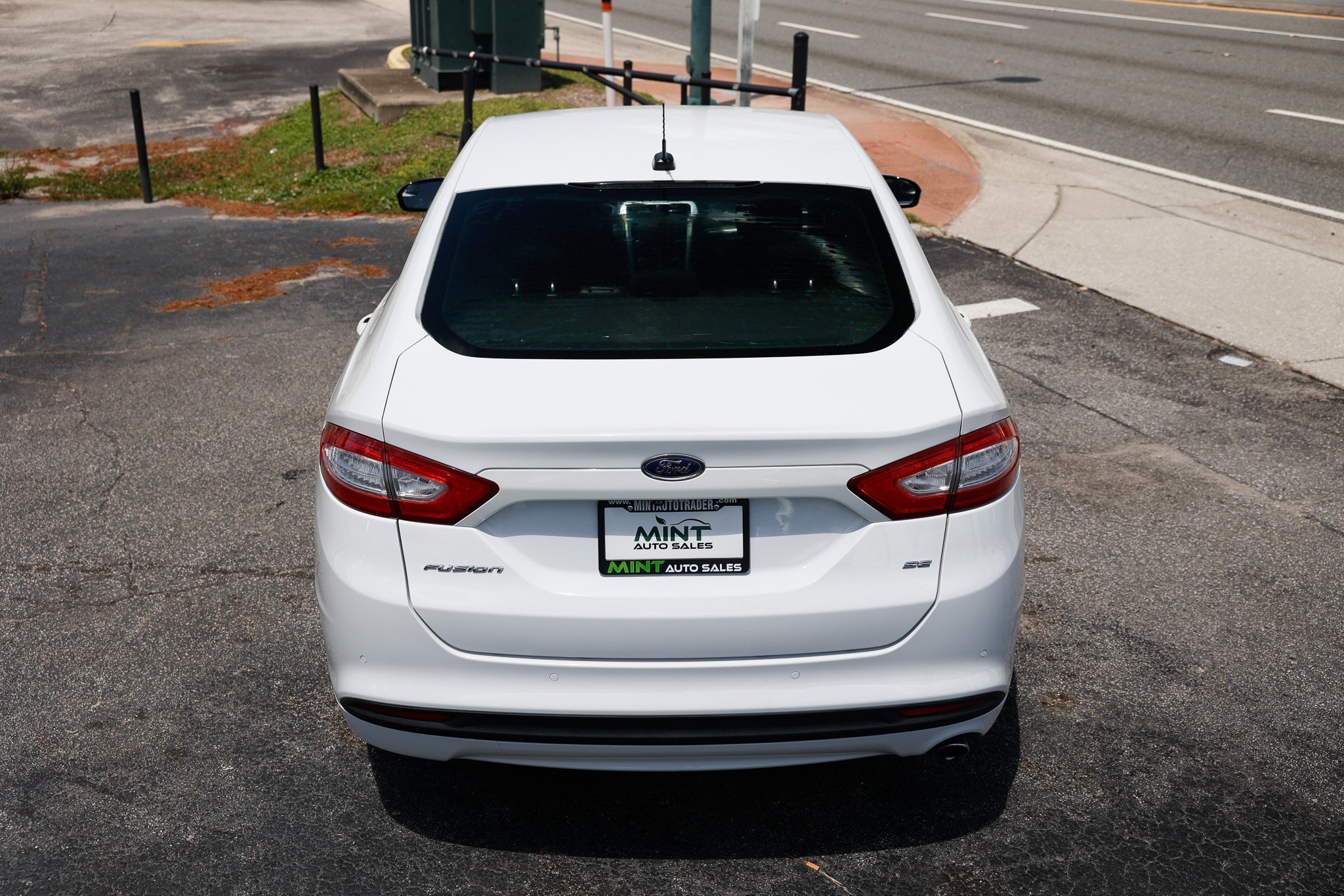 Used 2016 Ford Fusion SE FWD image 13