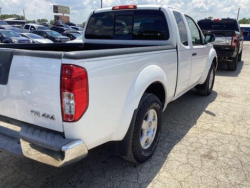 Used 2007 Nissan Frontier SE w/ SE Value Truck Pkg AWD/4WD image 4