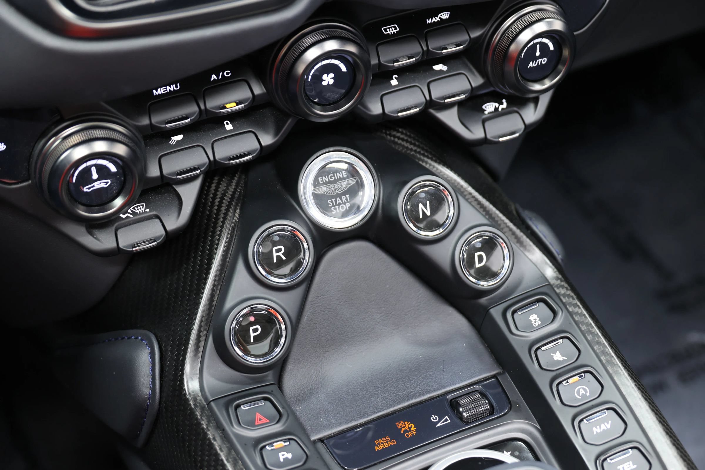 Used 2023 Aston Martin V8 Vantage Roadster RWD image 39